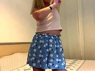 Armpit Fetish Queen Teases With Underarm Depilation Show