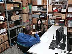 Watch Amilia Onyx ride like a cowgirl?