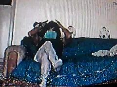 Hola, cuidando a mi hermana para que no llegue su mama y la alle en 20 dias con su compadre