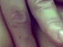 I’m obsessed with this milf teasing her anal and showing her pussy inside while pissing.