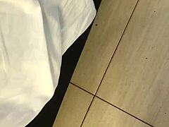 Estudante gostosa faz um boquete bem fundo sex toy