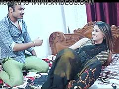 हॉर्नी इंडियन वाइफ साड़ी में देवर के लिए तड़प रही है गंदी हिंदी ऑडियो सेक्स में