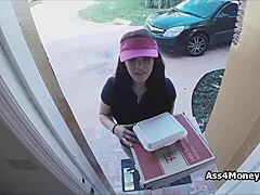 Pizza Delivery Guy Gets Blowjob For Money