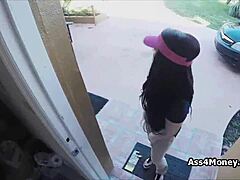 Pizza Delivery Guy Gets Blowjob For Money