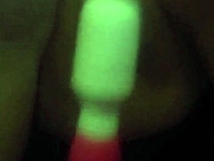 Watch this chubby girl play with herself?