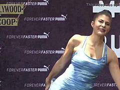 Jacqueline Fernandez's Hot Exercise Video!