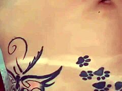 Fodendo com meu pinto de borracha minha amiga