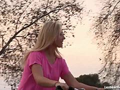 Cute teen lesbians lick shaved wet pussy!