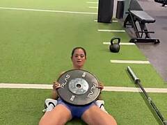 25lb overhead press builds strong shoulders and hip flexors