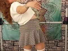 hotwife steffi is shaking her booty in this homemade milf dance video 😘