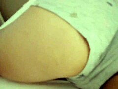 Mi prima se queda d0rmid4 en pose lista para la acci�n and i feel so horny watching her solo ass posing