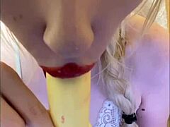 Elza Kom performs a very sweet and hot dance with pretty sexy moves