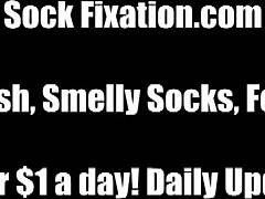 she showed off her cute feet in those cozy socks during the casual session