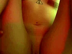 gozando dentro do cu rosinha da minha vizinha safada com bucetinha babando em pov anal