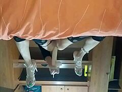 Hey, you wanna watch this latina travesti amateur shove her new toy deep into that tight culito?