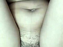 Joven Caliente Coño Peludo Se Masturba Cabalgando A Escondidas Hasta Correrse En Creamy