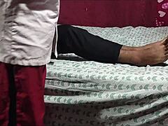 भारतीय खूबसूरत डॉक्टर पेशेंट के बड़े लंड से चुदवाई लेती है हॉस्पिटल एनल क्रीमपाई काउगर्ल राइडिंग में