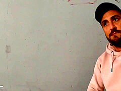 Mathieu Ferhati Se Tape Une Queue Dans Un Parking!