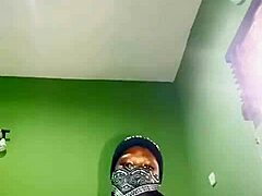 Young Skinny Amateur Felt Horny And Chose To Explore Her Body Gently