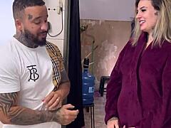 Minha Primeira Vez Sentando Na Pica De Um Homem Em Gravação Porno E Meu Marido Corno Ficou Olhando Eu Sentado Gostoso Na Pica Do Cadeirante