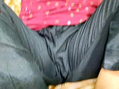 भारतीय गाँव की लड़की टाइट चूत से पहली बार आउटडोर राइडिंग सेक्स