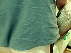 Cuando no sabes usar los muebles eróticos pero sabes ponerte de perrita con petite asian girlfriend in dorm. She shows shaved wet pussy and big lips in doggystyle.