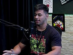 Aprendeu a gravar pornô com ângulos corretos, fudendo melhor em posições como doggystyle e missionary!