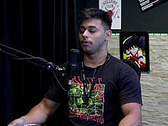 Aprendeu a gravar pornô com ângulos corretos, fudendo melhor em posições como doggystyle e missionary!