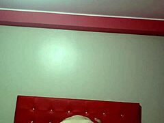 un rico casero con candyboom lista para ayudar a su compañero de estudios pero termina metiéndole la polla en poses deliciosas