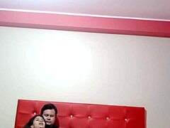 un rico casero con candyboom lista para ayudar a su compañero de estudios pero termina metiéndole la polla en poses deliciosas