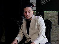 She explained the foreplay in massage seriously expanded her knowledge of the female body and squirting - cadu breathless on sheer red