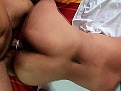 ¡No pares! Mature Street Whore Begs for Destructive Pounding Before Work