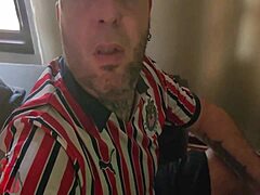 cuck hubby cleans creampie surprise from my gym pussy lick without noticing