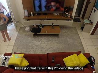 Latina wife Thay Ksada sucks delivery man
